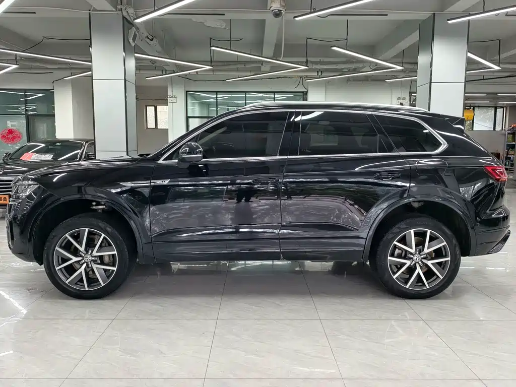 Volkswagen Touareg — фото 7