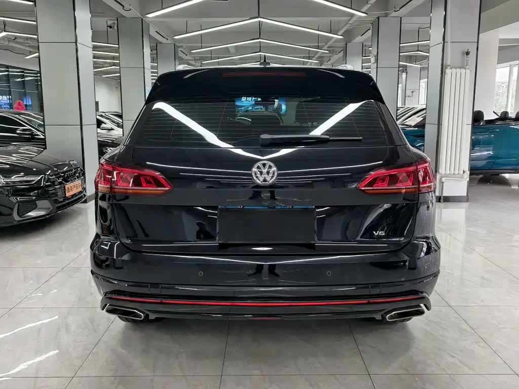 Volkswagen Touareg — фото 10
