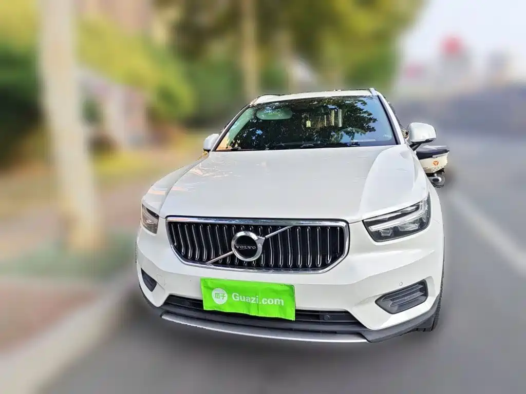 Volvo XC40 — фото 2