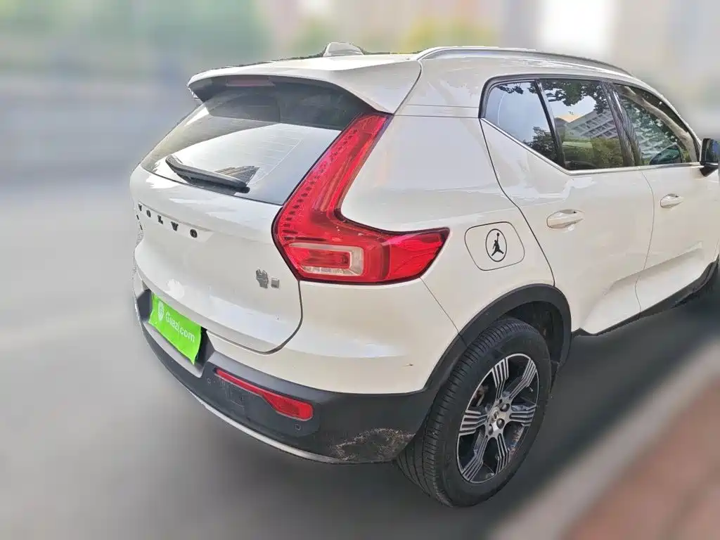 Volvo XC40 — фото 4