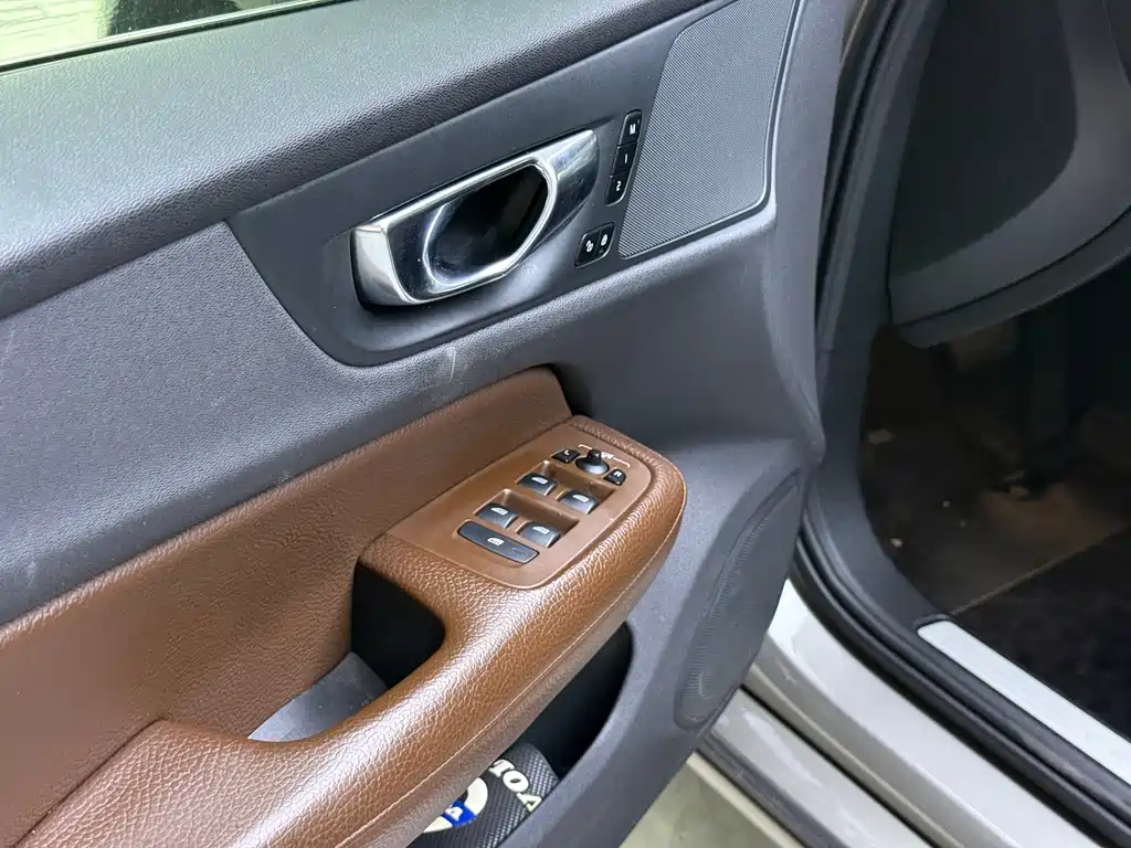 Volvo S60 — фото 13