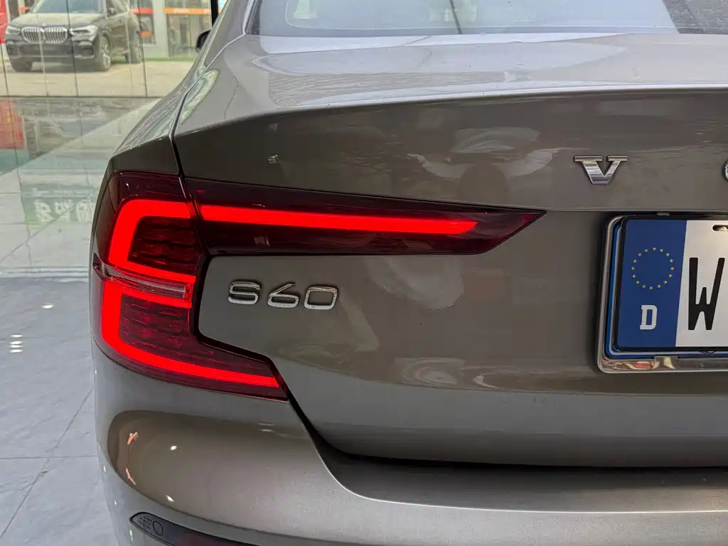 Volvo S60 — фото 10