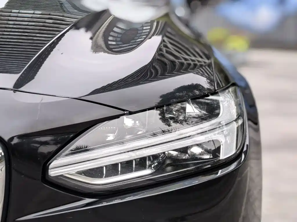 Volvo S90 — фото 21