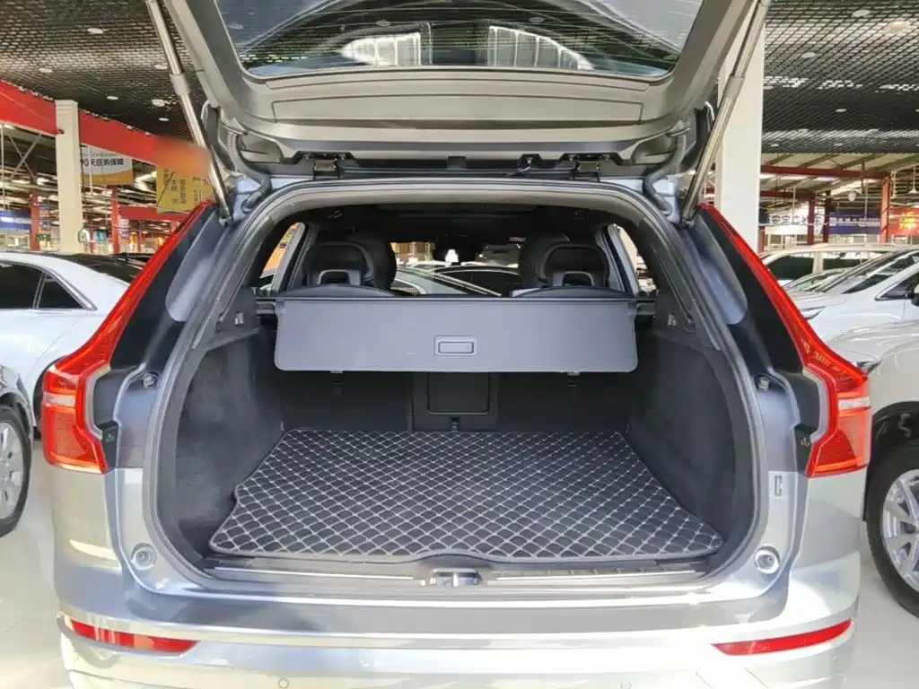 Volvo XC60 — фото 18