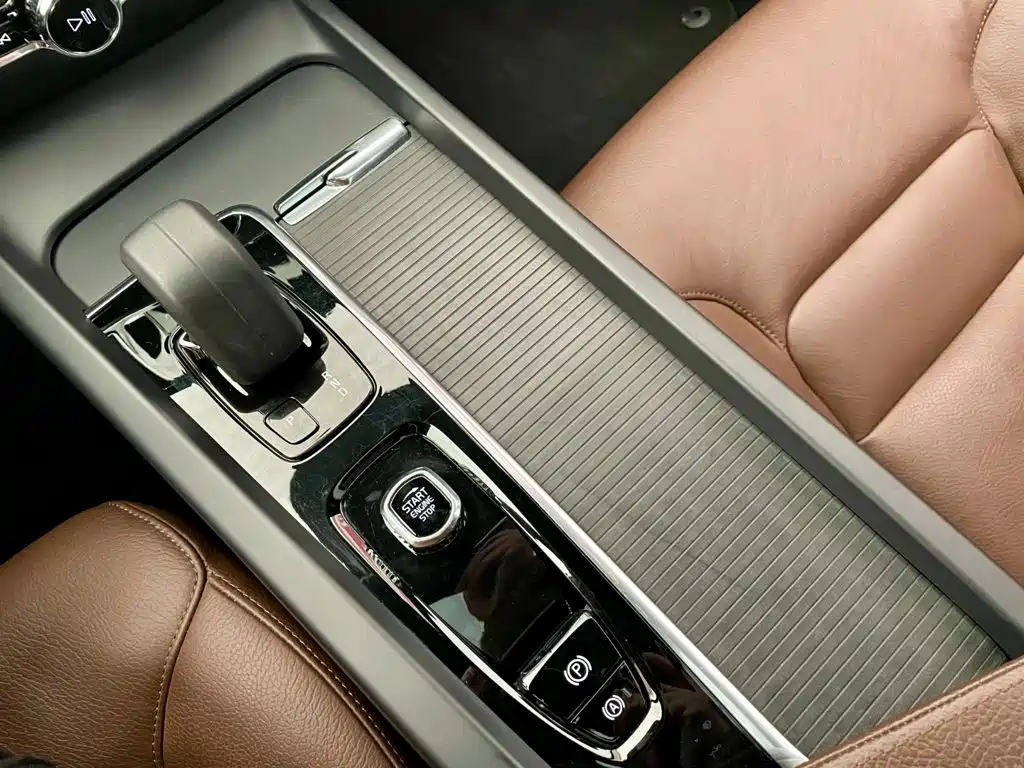 Volvo S60 — фото 11