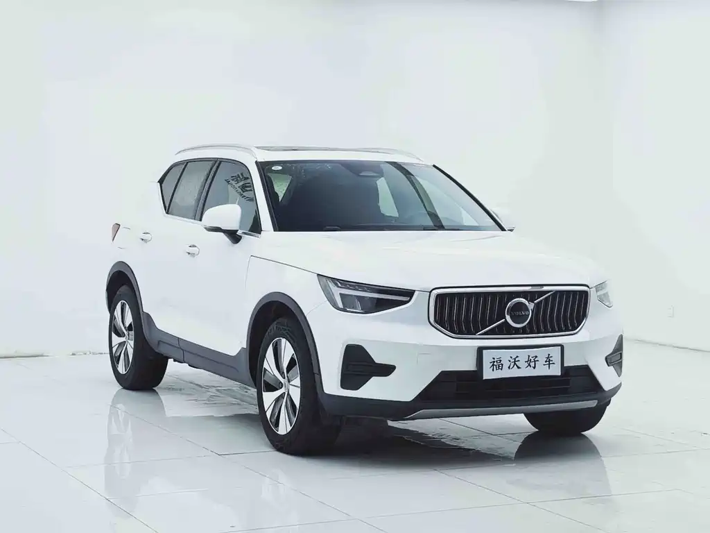 Volvo XC40 — фото 3