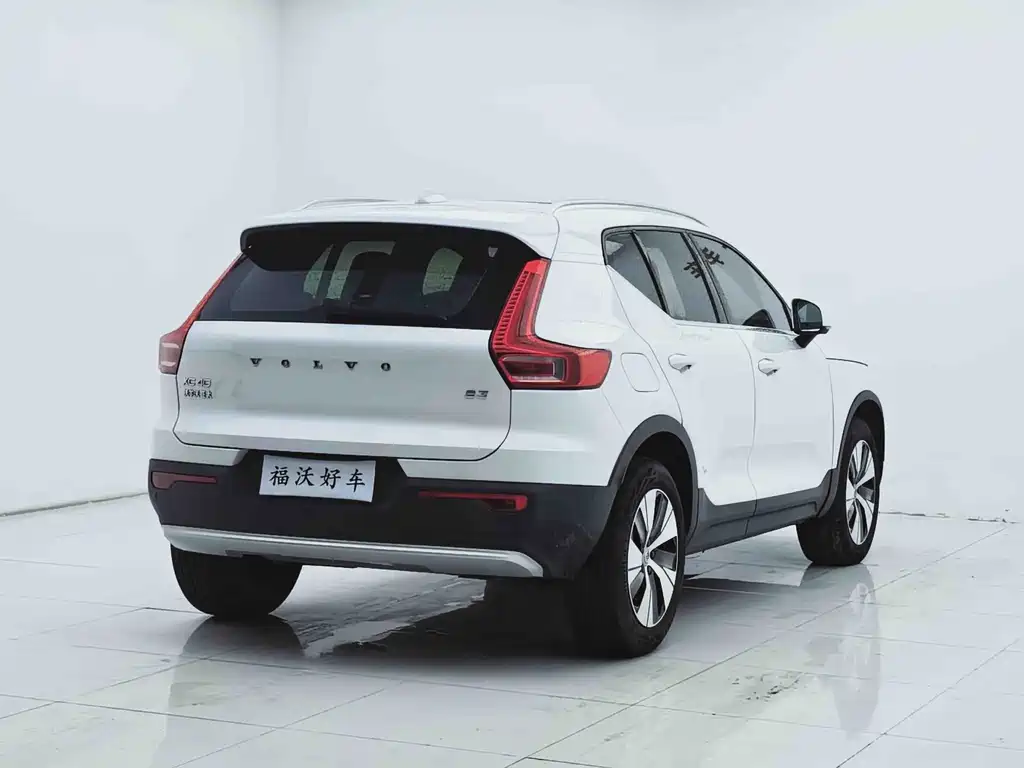 Volvo XC40 — фото 4