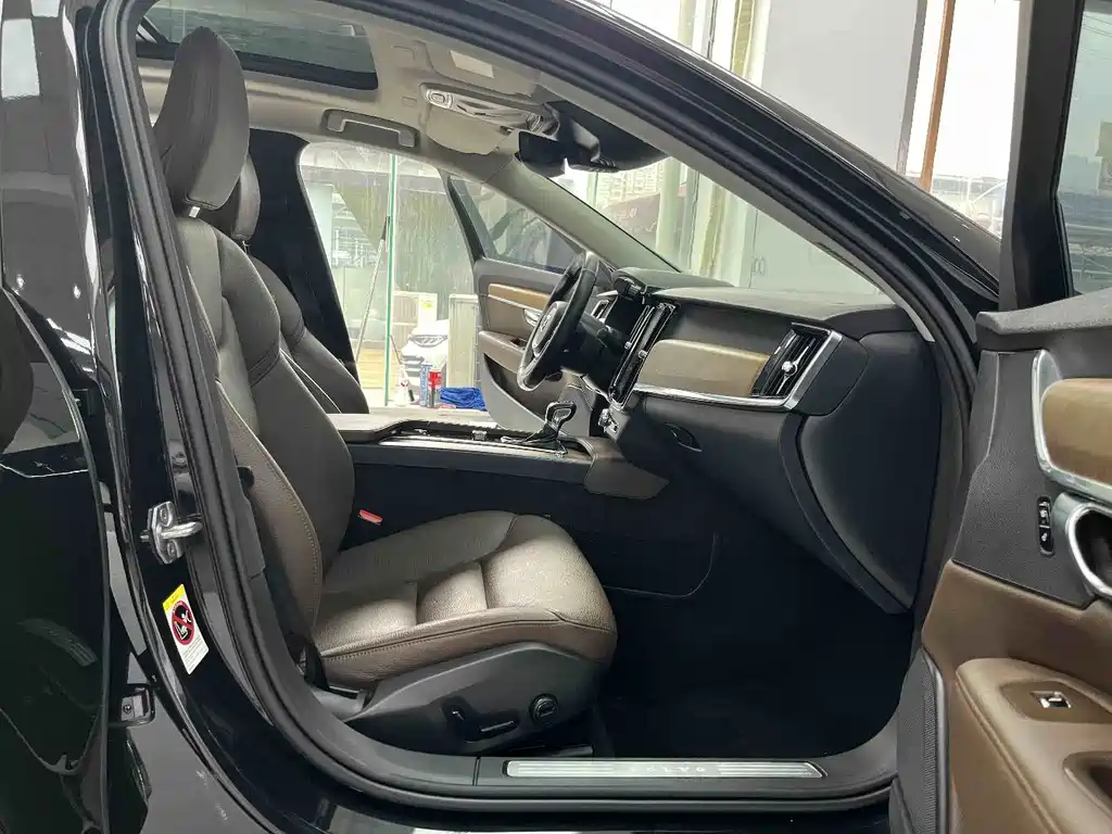 Volvo S90 — фото 11