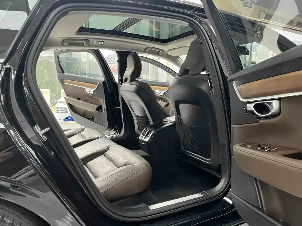 Volvo S90 — фото 13