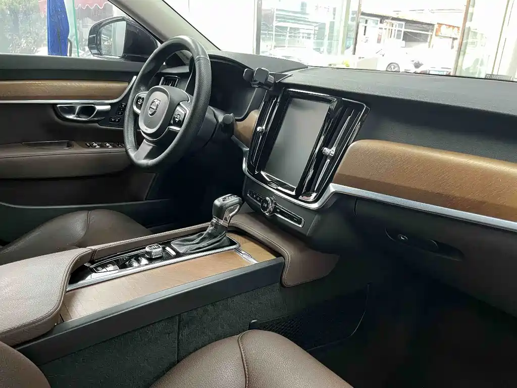 Volvo S90 — фото 14