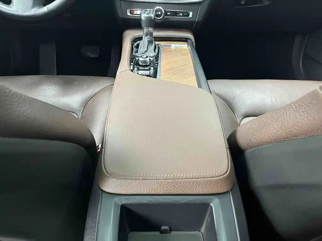 Volvo S90 — фото 17