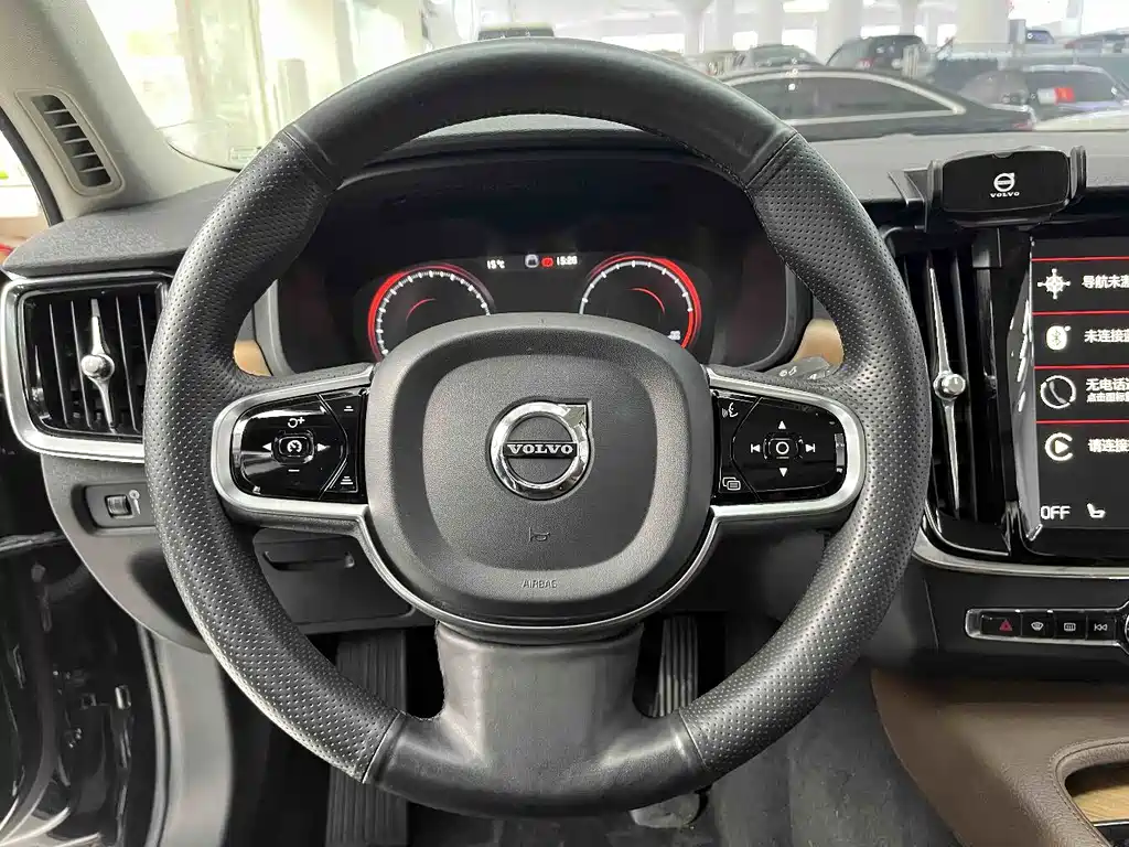 Volvo S90 — фото 18