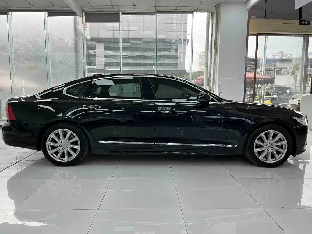 Volvo S90 — фото 10