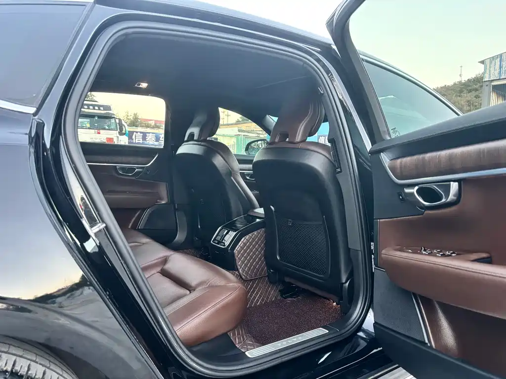 Volvo S90 — фото 9