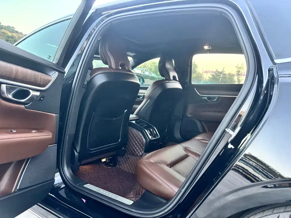 Volvo S90 — фото 10