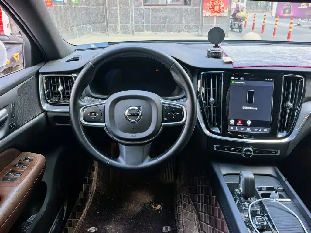 Volvo S60 — фото 10