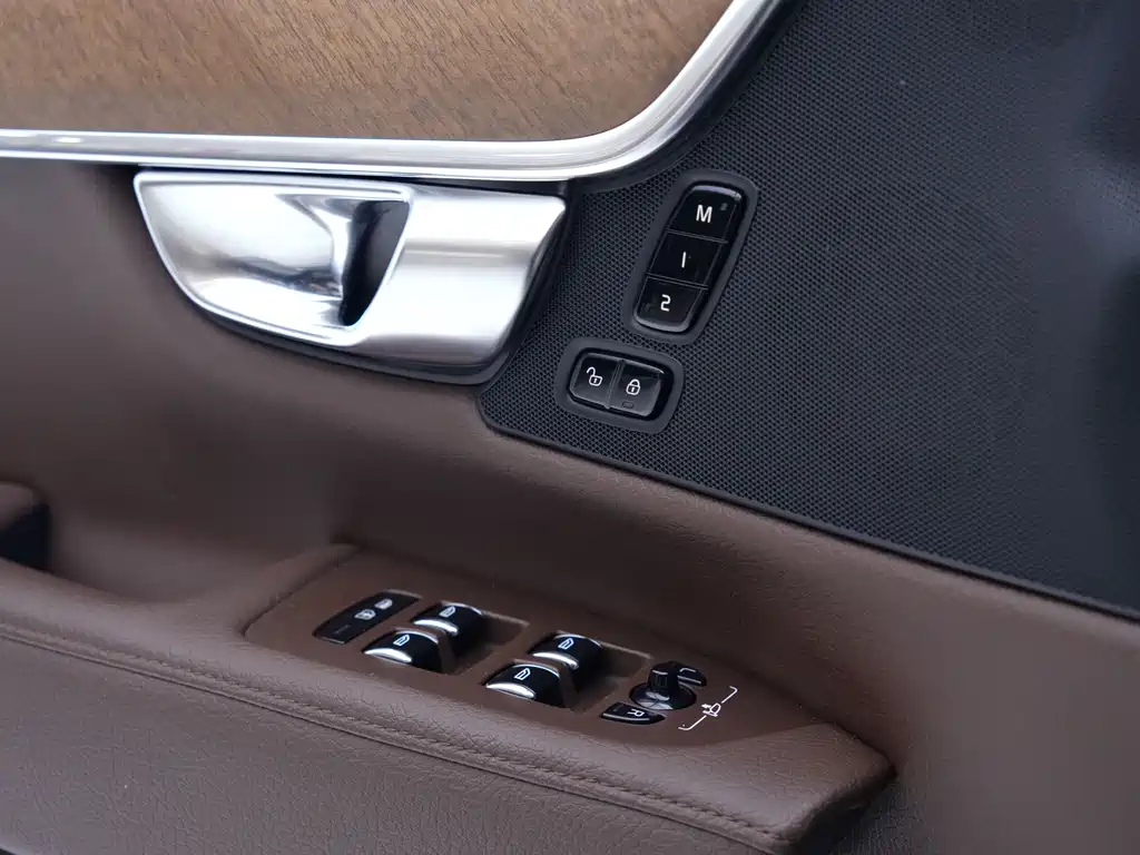 Volvo S90 — фото 10