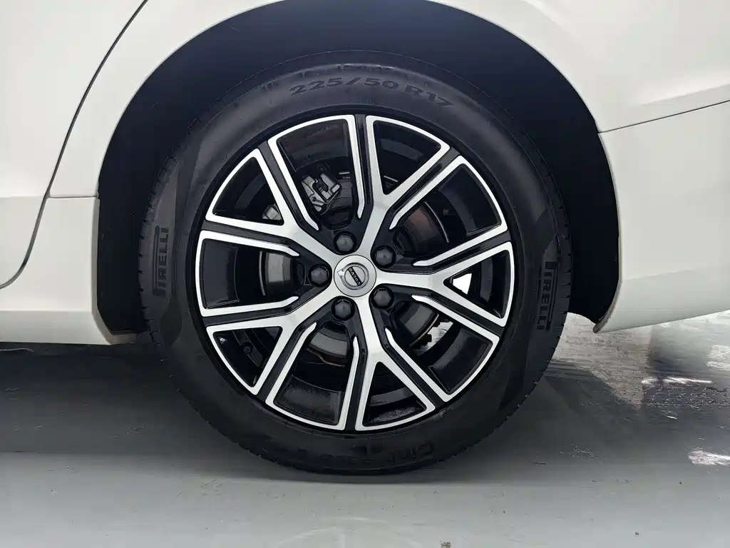 Volvo S60 — фото 15