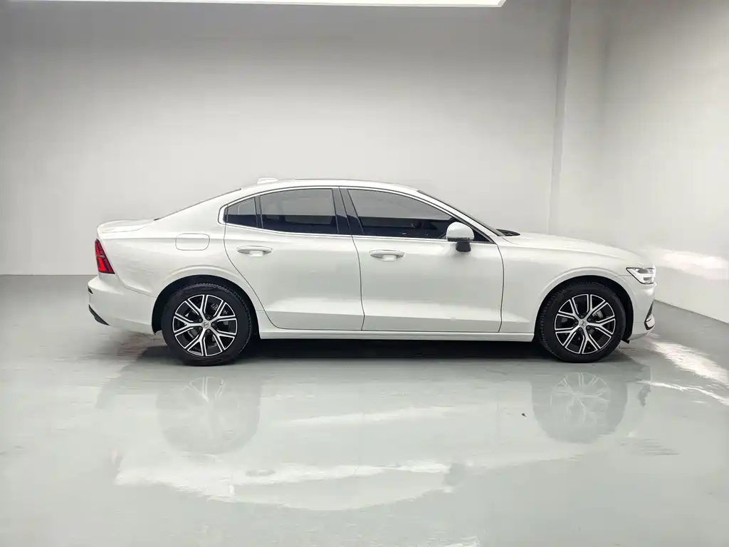 Volvo S60 — фото 7