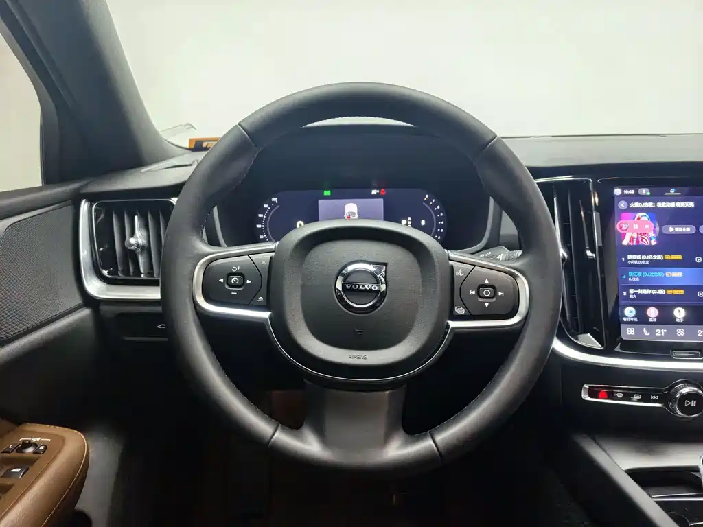 Volvo S60 — фото 10