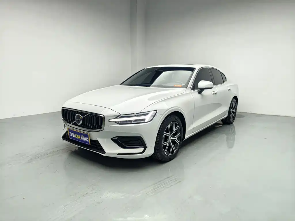 Volvo S60 — фото 1