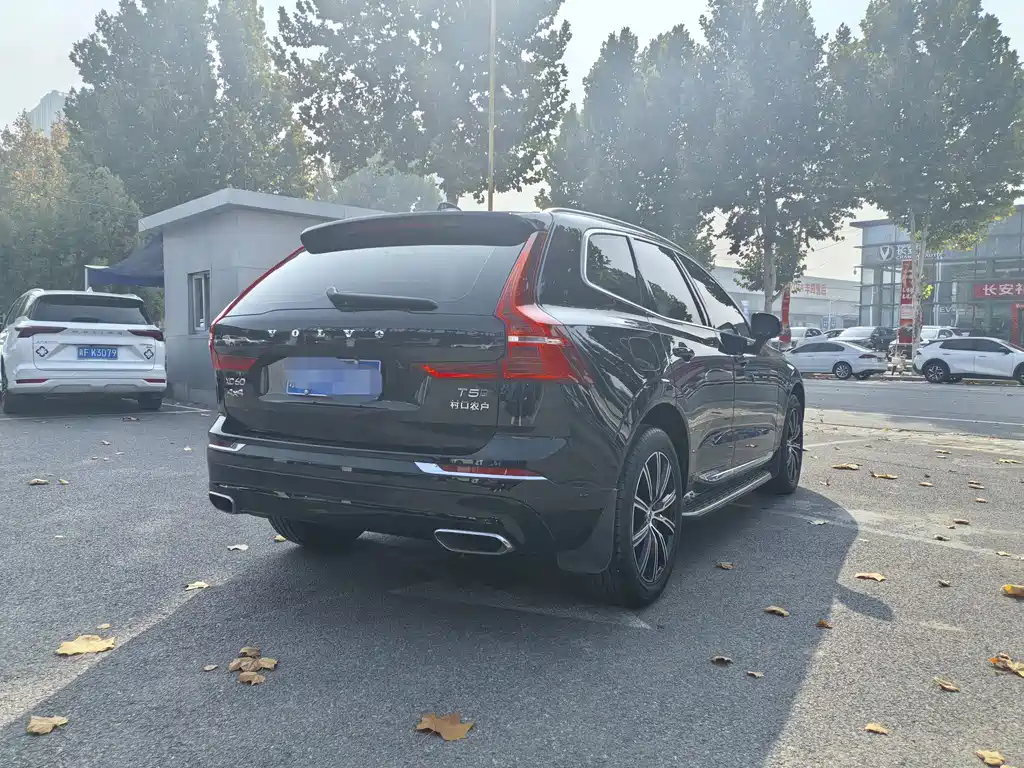 Volvo XC60 — фото 11