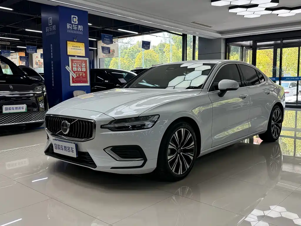 Volvo S60 — фото 1