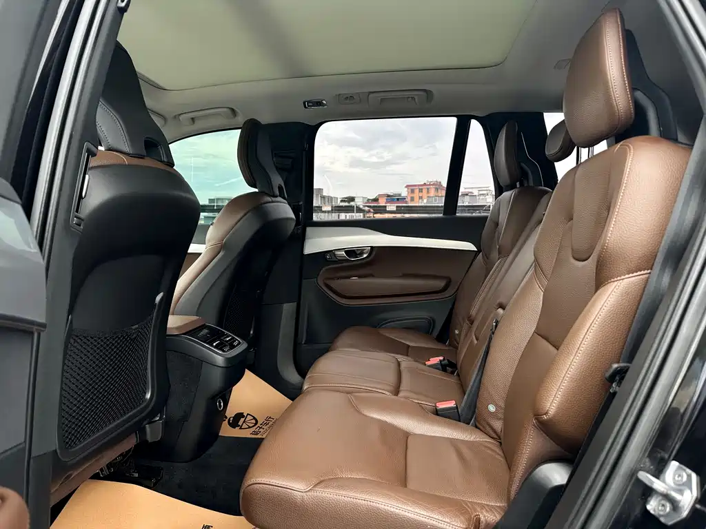 Volvo XC90 — фото 13