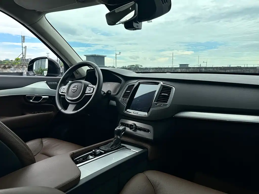 Volvo XC90 — фото 14