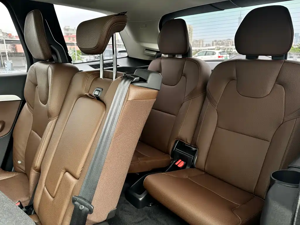 Volvo XC90 — фото 15