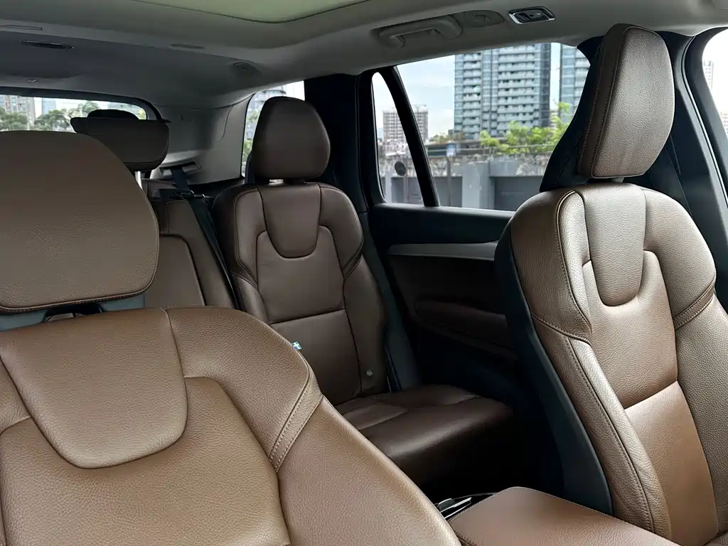 Volvo XC90 — фото 17