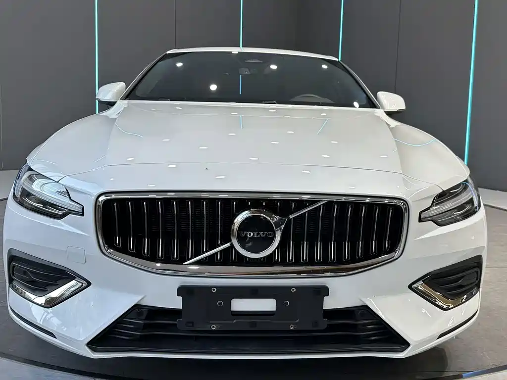 Volvo S60 — фото 2