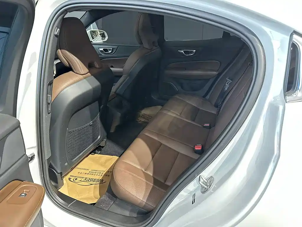 Volvo S60 — фото 11