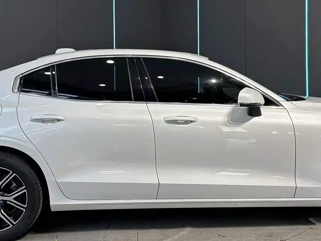 Volvo S60 — фото 5