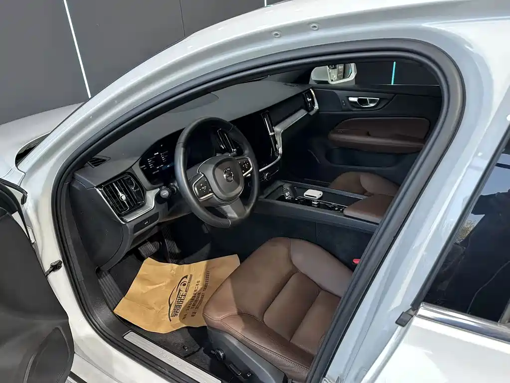 Volvo S60 — фото 10