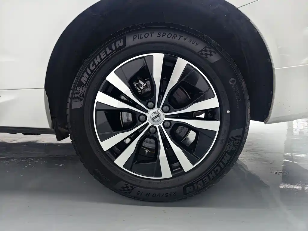Volvo XC60 — фото 6