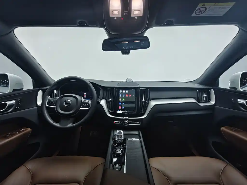 Volvo XC60 — фото 10
