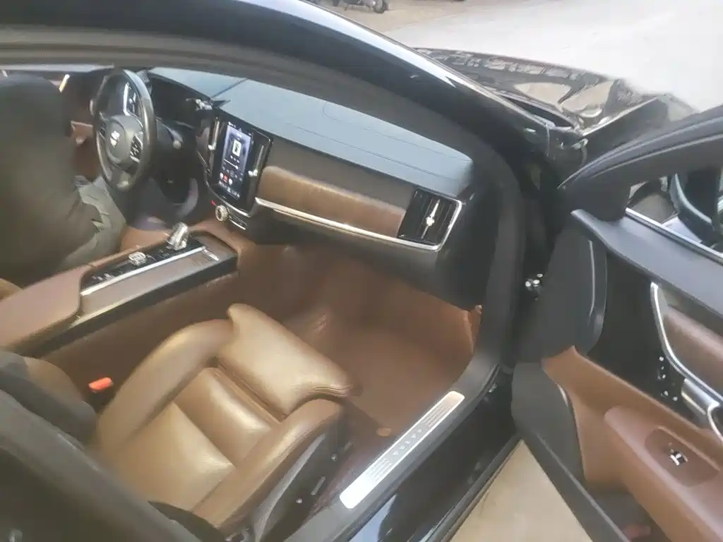 Volvo S90 — фото 19