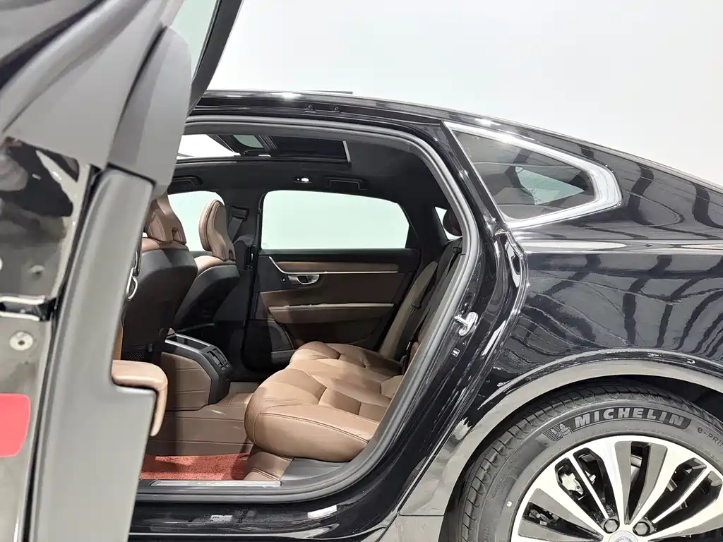 Volvo S90 — фото 15
