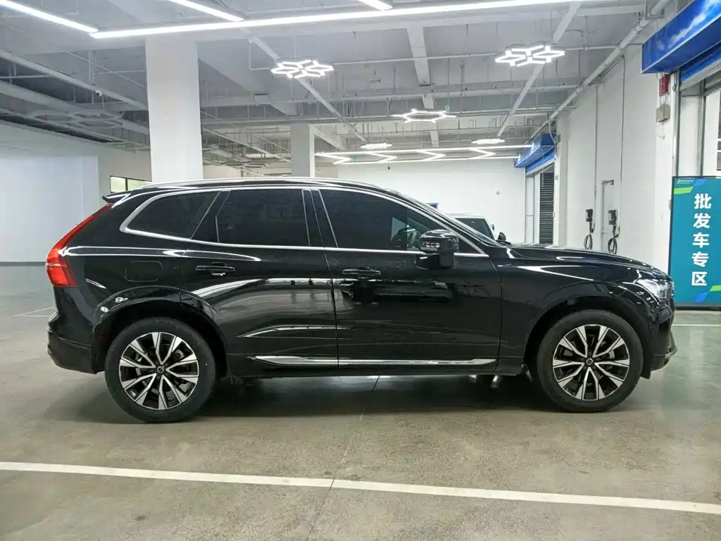 Volvo XC60 — фото 6
