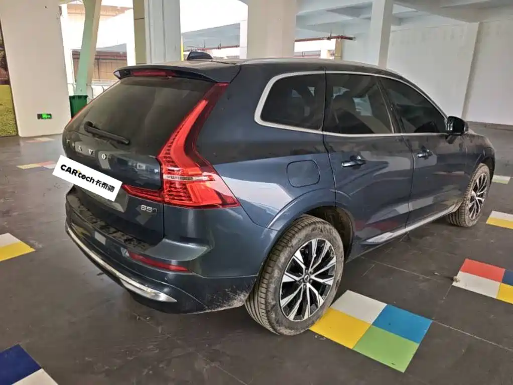 Volvo XC60 — фото 10