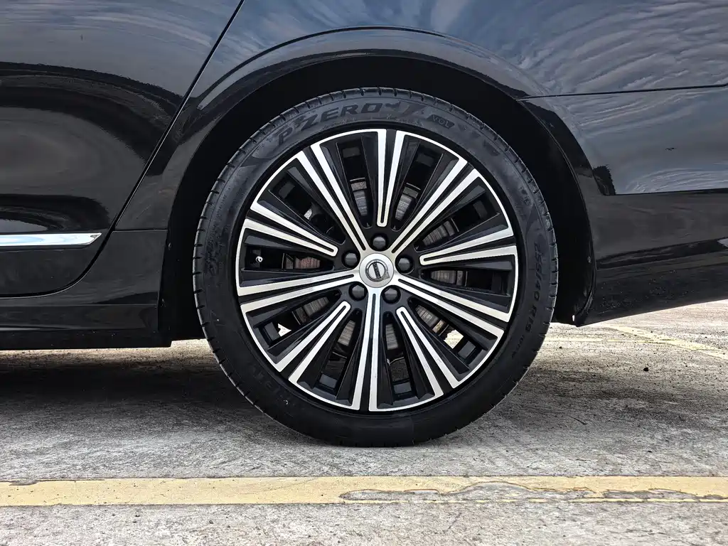 Volvo S90 — фото 23