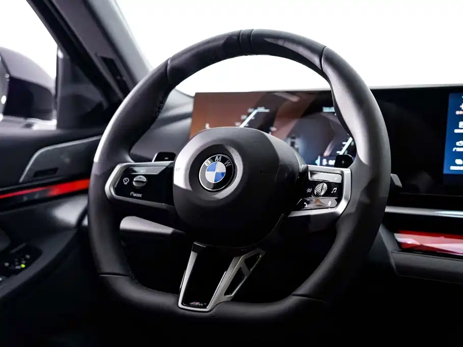 BMW 5 Series — фото 15