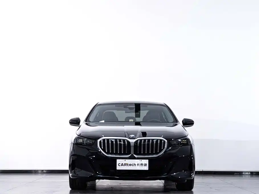 BMW 5 Series — фото 4