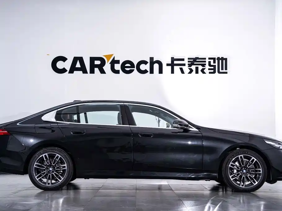 BMW 5 Series — фото 5