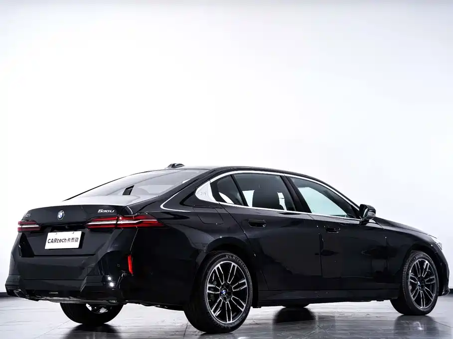 BMW 5 Series — фото 8