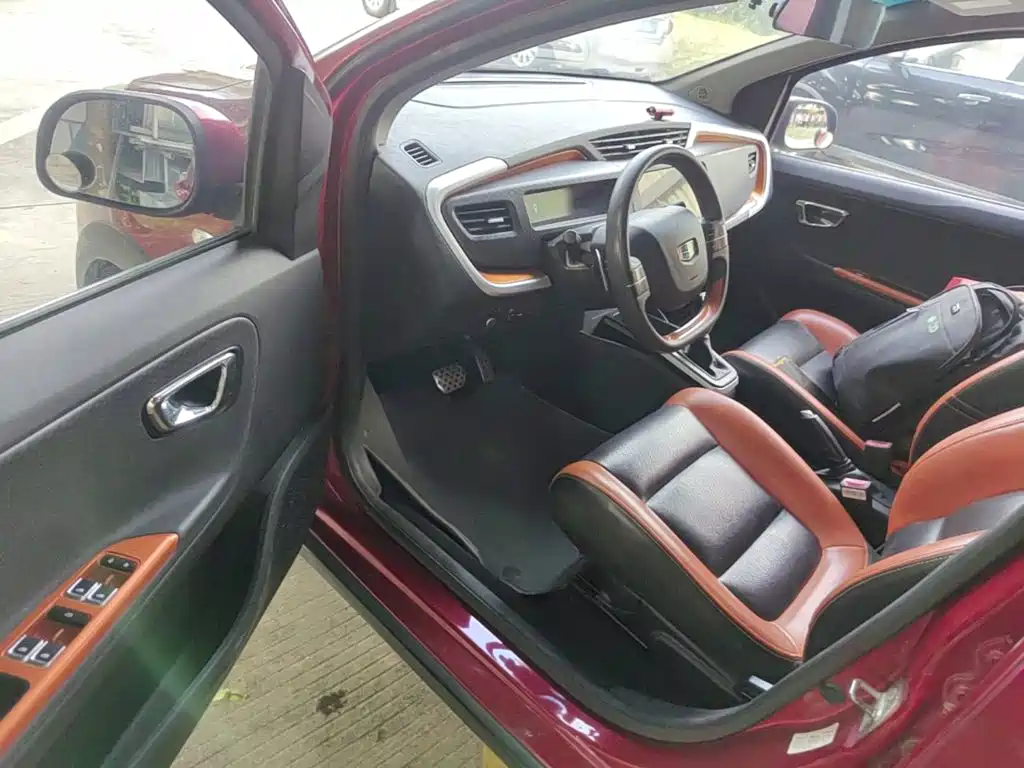 Geely Vision X1 — фото 15