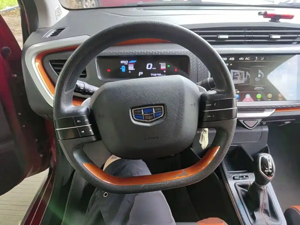 Geely Vision X1 — фото 10
