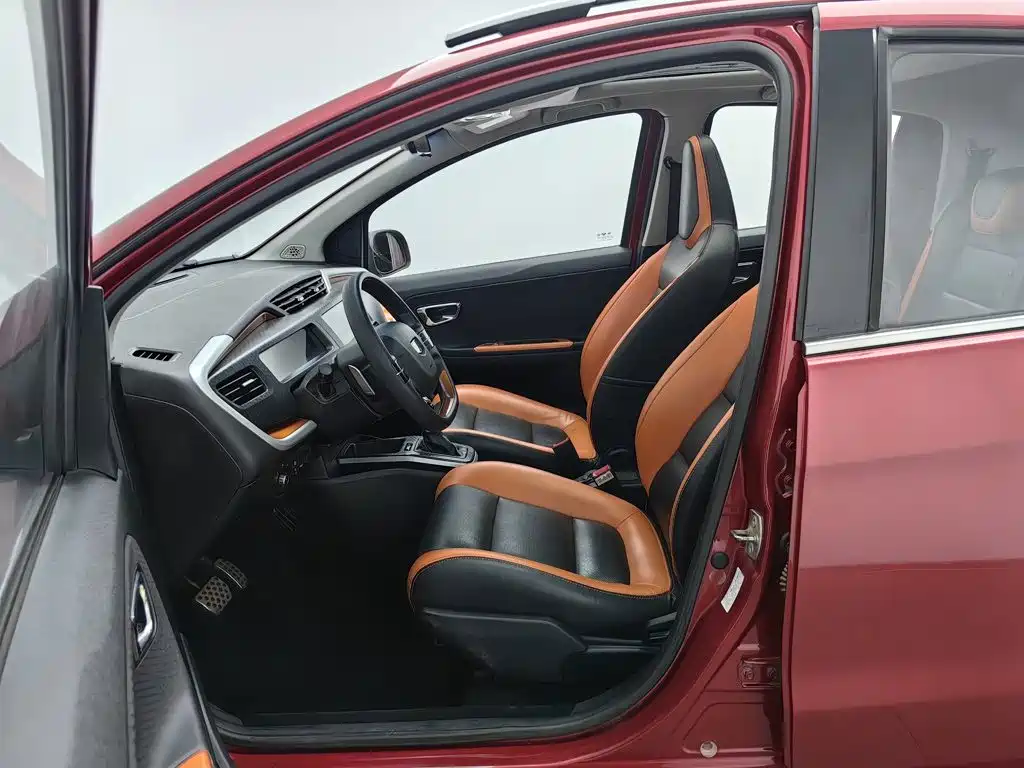 Geely Vision X1 — фото 10