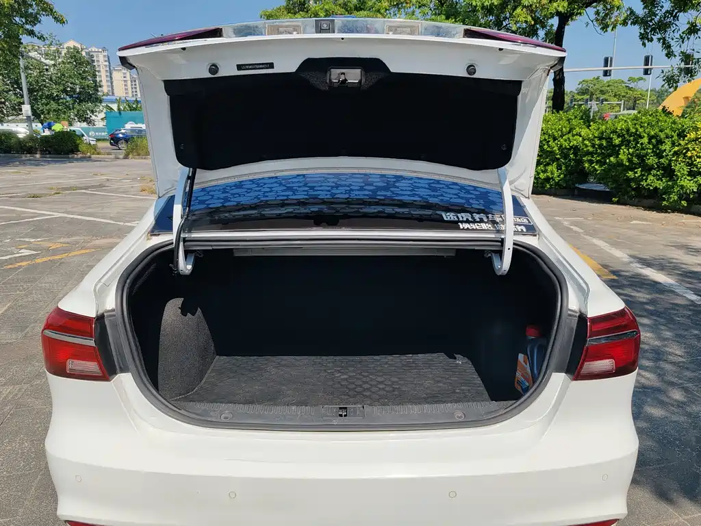 Roewe i6 Classic — фото 14